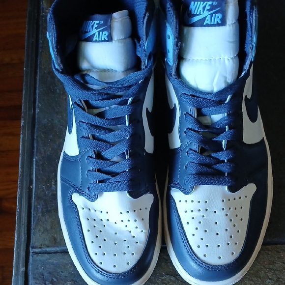 Nike Air High-Tops in Dark Blue and White